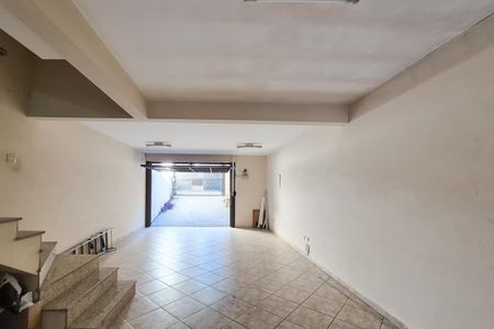 Casa à venda com 250m², 3 quartos e 4 vagas Casa à venda com 250m², 3 quartos e 4 vagasGaragem