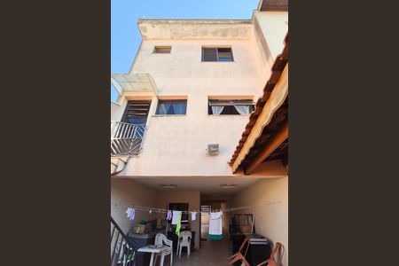 Casa à venda com 250m², 3 quartos e 4 vagas Casa à venda com 250m², 3 quartos e 4 vagasQuintal