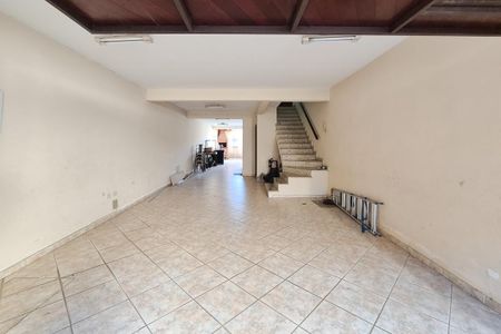 Casa à venda com 250m², 3 quartos e 4 vagas Casa à venda com 250m², 3 quartos e 4 vagasGaragem