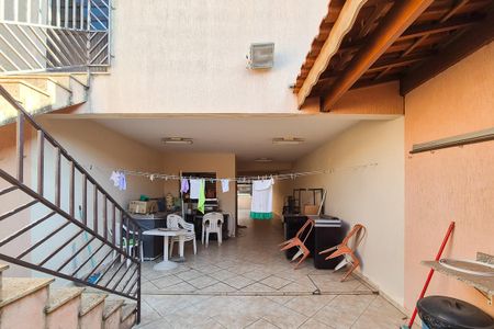 Casa à venda com 250m², 3 quartos e 4 vagas Casa à venda com 250m², 3 quartos e 4 vagasQuintal
