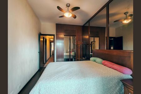 Apartamento à venda com 138m², 4 quartos e 2 vagas Apartamento à venda com 138m², 4 quartos e 2 vagasSuíte