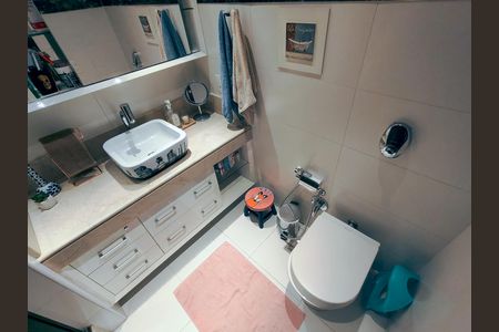Apartamento à venda com 138m², 4 quartos e 2 vagas Apartamento à venda com 138m², 4 quartos e 2 vagasBanheiro Corredor