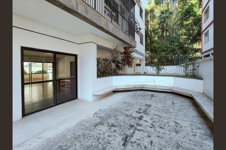 Apartamento à venda com 138m², 4 quartos e 2 vagas Apartamento à venda com 138m², 4 quartos e 2 vagasÁrea comum - Salão de festas