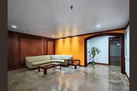 Apartamento à venda com 138m², 4 quartos e 2 vagas Apartamento à venda com 138m², 4 quartos e 2 vagasFachada e portaria