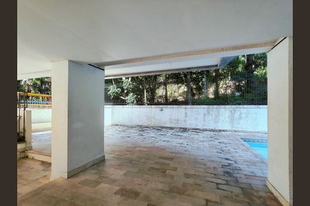 Apartamento à venda com 138m², 4 quartos e 2 vagas Apartamento à venda com 138m², 4 quartos e 2 vagasÁrea comum - Piscina