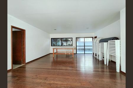 Apartamento à venda com 138m², 4 quartos e 2 vagas Apartamento à venda com 138m², 4 quartos e 2 vagasÁrea comum - Salão de festas