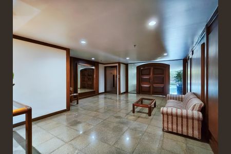 Apartamento à venda com 138m², 4 quartos e 2 vagas Apartamento à venda com 138m², 4 quartos e 2 vagasFachada e portaria