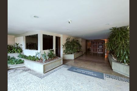 Apartamento à venda com 138m², 4 quartos e 2 vagas Apartamento à venda com 138m², 4 quartos e 2 vagasFachada e portaria