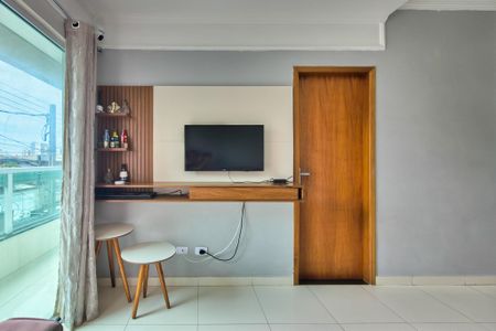 Sala de casa de condomínio para alugar com 2 quartos, 50m² em Vila Caiçara, Praia Grande