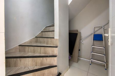 Casa de condomínio para alugar com 50m², 2 quartos e 1 vaga Casa de condomínio para alugar com 50m², 2 quartos e 1 vagaEscada
