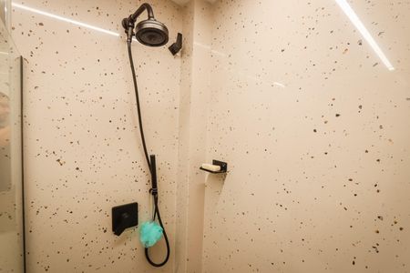 Banheiro de apartamento à venda com 1 quarto, 49m² em Cerqueira César, São Paulo