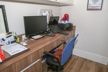 Apartamento à venda com 96m², 3 quartos e 2 vagas Apartamento à venda com 96m², 3 quartos e 2 vagasEscritório