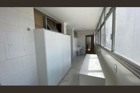 Apartamento para alugar com 236m², 3 quartos e 3 vagas