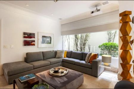 Casa à venda com 4 quartos, 440m² em Jardim Leonor, São Paulo