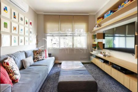 Casa à venda com 4 quartos, 440m² em Jardim Leonor, São Paulo