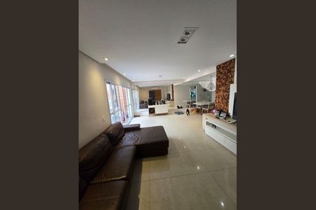 Casa à venda com 245m², 4 quartos e 4 vagas