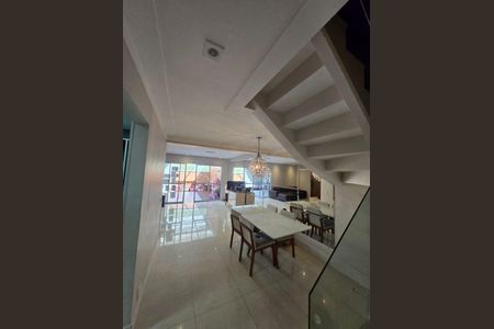 Casa à venda com 4 quartos, 245m² em Demarchi, São Bernardo do Campo