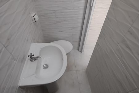 Casa para alugar com 10m², 1 quarto e sem vaga Casa para alugar com 10m², 1 quarto e sem vagaBanheiro