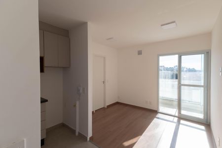 Sala / Cozinha  de kitnet/studio para alugar com 1 quarto, 33m² em Vila Mazzei, São Paulo