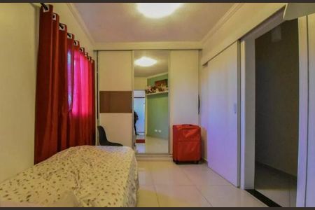Casa à venda com 4 quartos, 240m² em Jardim Aeroporto, São Paulo