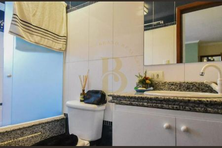 Casa à venda com 4 quartos, 240m² em Jardim Aeroporto, São Paulo