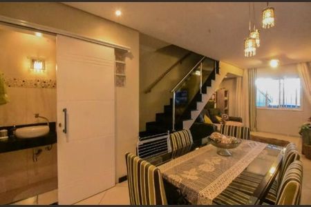 Casa à venda com 4 quartos, 240m² em Jardim Aeroporto, São Paulo