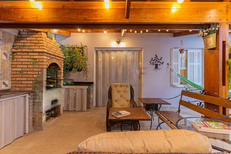 Casa à venda com 3 quartos, 168m² em Vila Cordeiro, São Paulo