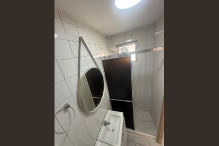 Banheiro de apartamento à venda com 2 quartos, 42m² em Rubem Berta, Porto Alegre