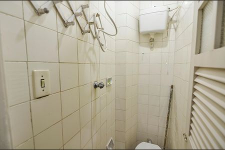 Apartamento para alugar com 90m², 2 quartos e 1 vaga Apartamento para alugar com 90m², 2 quartos e 1 vagaBanheiro de Serviço