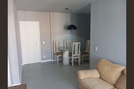 Sala de apartamento para alugar com 1 quarto, 65m² em Barra da Tijuca, Rio de Janeiro