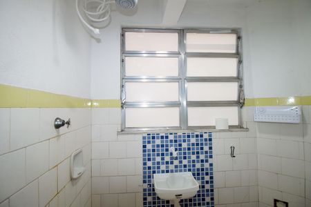 Banheiro de apartamento para alugar com 1 quarto, 17m² em Vila da Penha, Rio de Janeiro