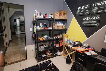 Casa à venda com 450m², 5 quartos e 1 vaga Casa à venda com 450m², 5 quartos e 1 vagaEscritório