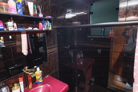 Casa à venda com 450m², 5 quartos e 1 vaga Casa à venda com 450m², 5 quartos e 1 vagaBanheiro da Suíte