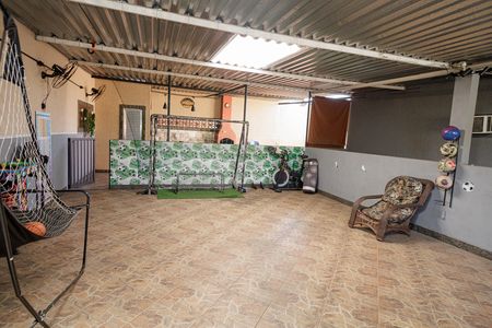 Casa à venda com 450m², 5 quartos e 1 vaga Casa à venda com 450m², 5 quartos e 1 vagaTerraço