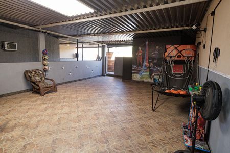 Casa à venda com 450m², 5 quartos e 1 vaga Casa à venda com 450m², 5 quartos e 1 vagaTerraço