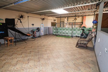 Casa à venda com 450m², 5 quartos e 1 vaga Casa à venda com 450m², 5 quartos e 1 vagaTerraço