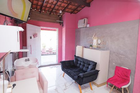 Casa à venda com 450m², 5 quartos e 1 vaga Casa à venda com 450m², 5 quartos e 1 vagaAnexo Salão