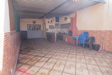 Casa à venda com 450m², 5 quartos e 1 vaga Casa à venda com 450m², 5 quartos e 1 vagaTerraço
