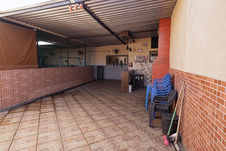 Casa à venda com 450m², 5 quartos e 1 vaga Casa à venda com 450m², 5 quartos e 1 vagaTerraço