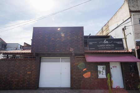 Casa à venda com 450m², 5 quartos e 1 vaga Casa à venda com 450m², 5 quartos e 1 vagaFachada