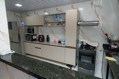 Casa à venda com 450m², 5 quartos e 1 vaga Casa à venda com 450m², 5 quartos e 1 vagaCozinha