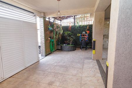Casa à venda com 450m², 5 quartos e 1 vaga Casa à venda com 450m², 5 quartos e 1 vagaGaragem