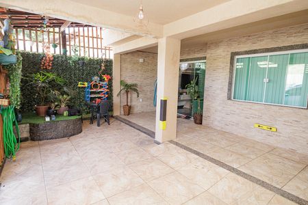 Casa à venda com 450m², 5 quartos e 1 vaga Casa à venda com 450m², 5 quartos e 1 vagaGaragem