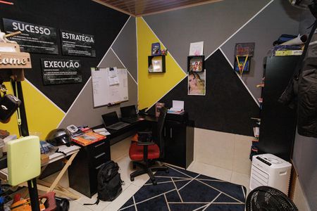 Casa à venda com 450m², 5 quartos e 1 vaga Casa à venda com 450m², 5 quartos e 1 vagaEscritório