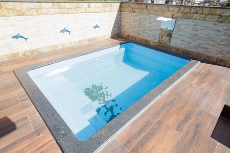 Casa à venda com 450m², 5 quartos e 1 vaga Casa à venda com 450m², 5 quartos e 1 vagaPiscina