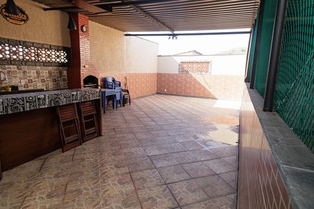 Casa à venda com 450m², 5 quartos e 1 vaga Casa à venda com 450m², 5 quartos e 1 vagaTerraço