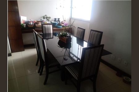 Apartamento à venda com 220m², 4 quartos e 4 vagas
