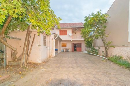 Pátio nos fundos de casa à venda com 3 quartos, 190m² em Niterói, Canoas