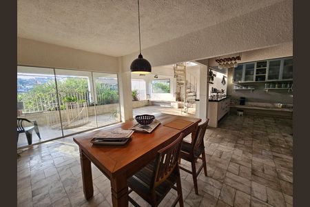 Casa à venda com 504m², 5 quartos e 5 vagas