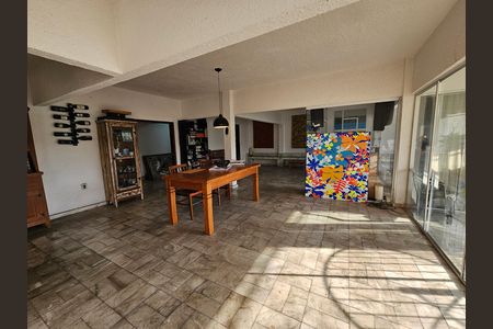 Casa à venda com 504m², 5 quartos e 5 vagas